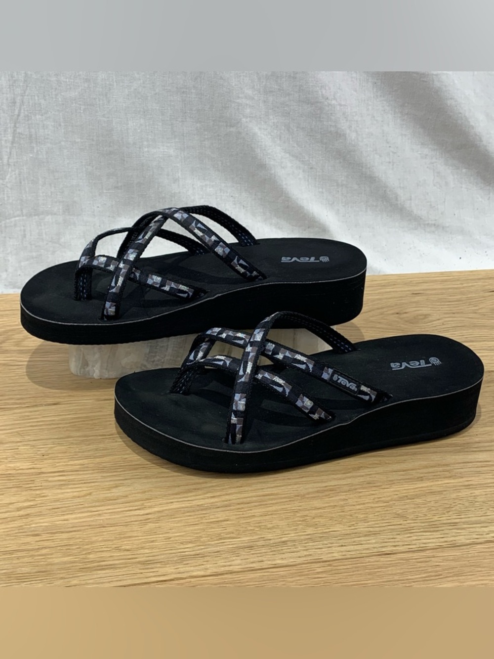 Teva Mandalyn Women’s Size 9 Strappy Wedge Thong Sandal Black/Blue
